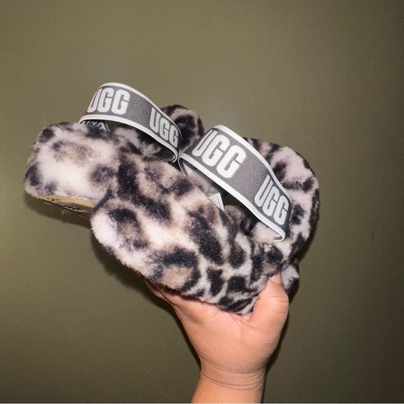 ***SOLD***UGG FLUFF SANDALS - Picture 3 of 11